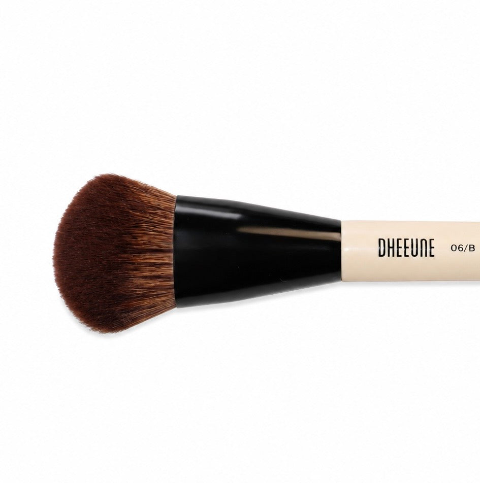 Backstage Cream Complexion brush 06